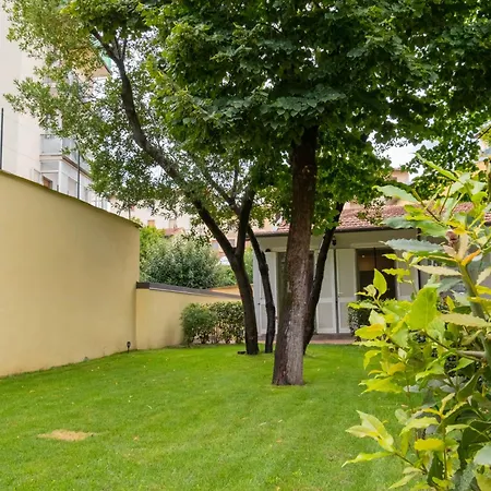 Tramvia Con Parcheggio Privato Florença